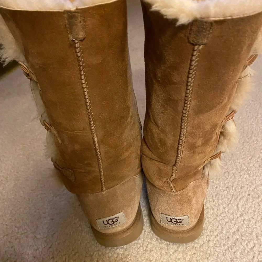 Ugg Women’s Bailey Button Boots size 9 - Picture 3 of 7